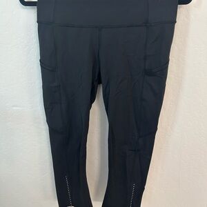 Lululemon black capris size 8